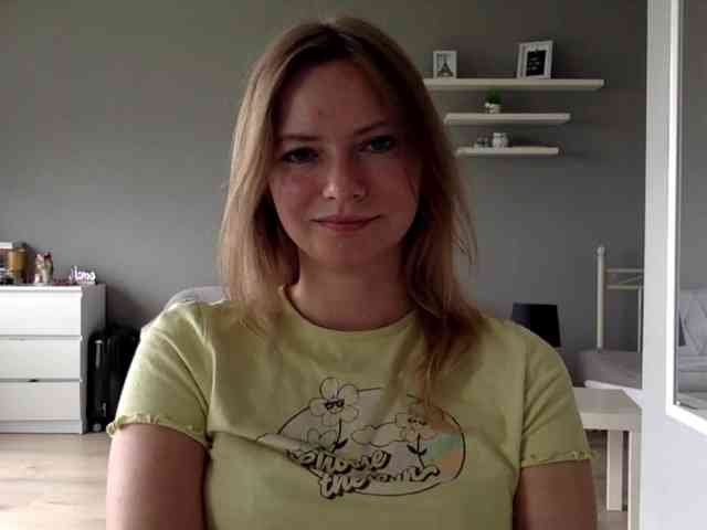 kissMillie webcam