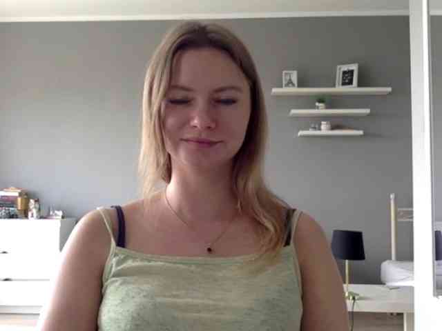 kissMillie webcam