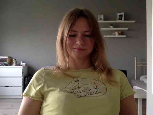 kissMillie webcam