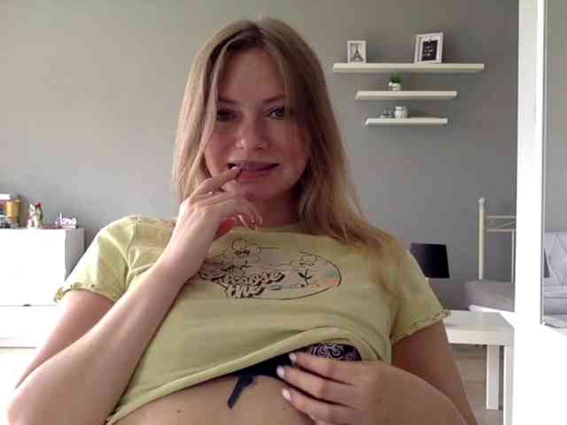 kissMillie webcam