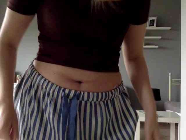 kissMillie webcam