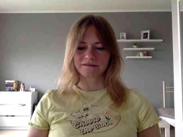 kissMillie webcam