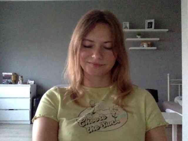 kissMillie webcam