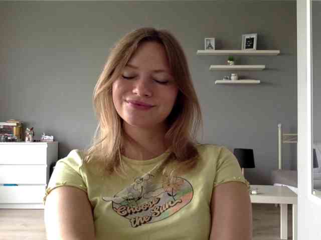 kissMillie webcam