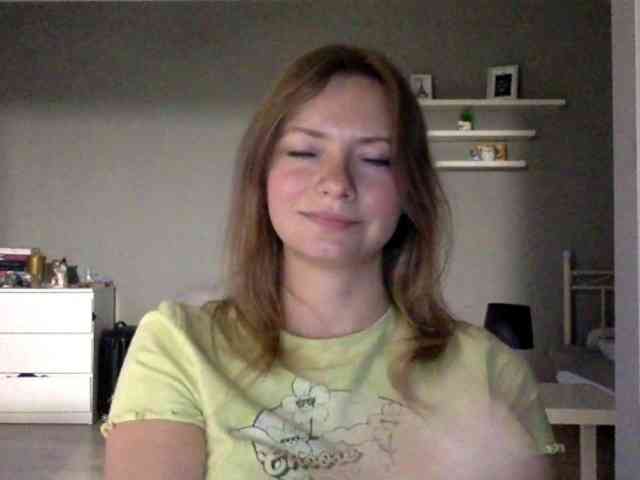 kissMillie webcam