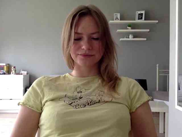 kissMillie webcam