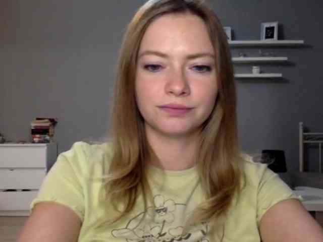 kissMillie webcam
