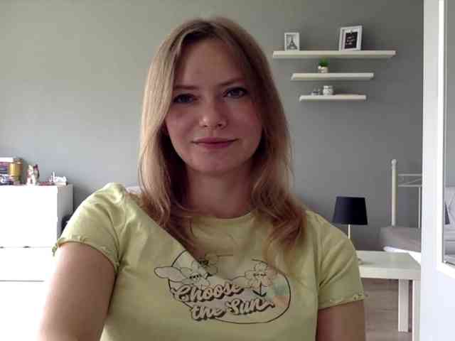 kissMillie webcam