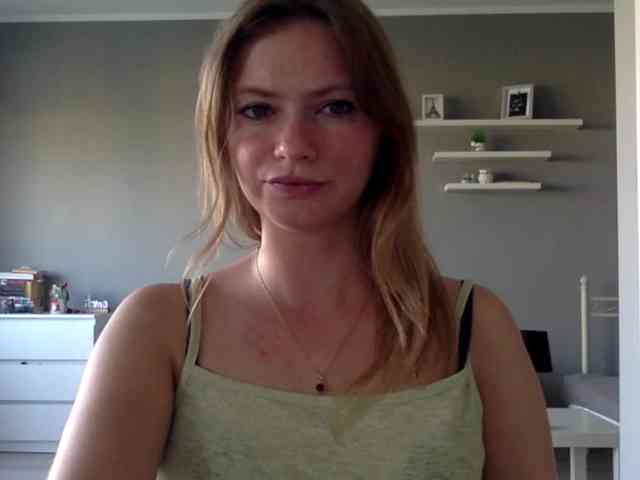 kissMillie webcam