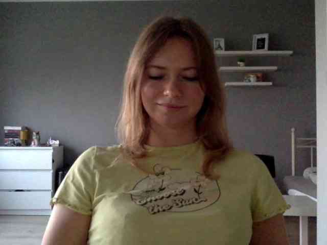 kissMillie webcam