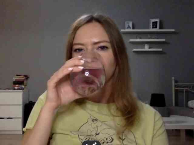 kissMillie webcam