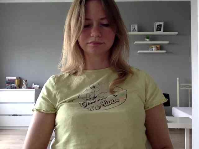 kissMillie webcam