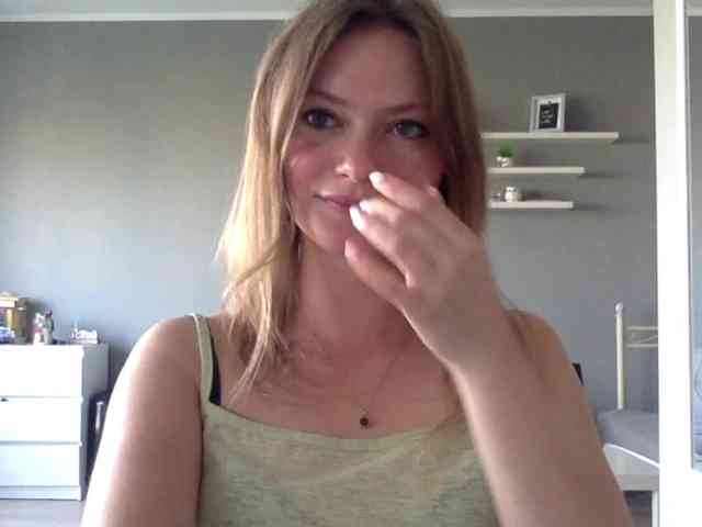 kissMillie webcam
