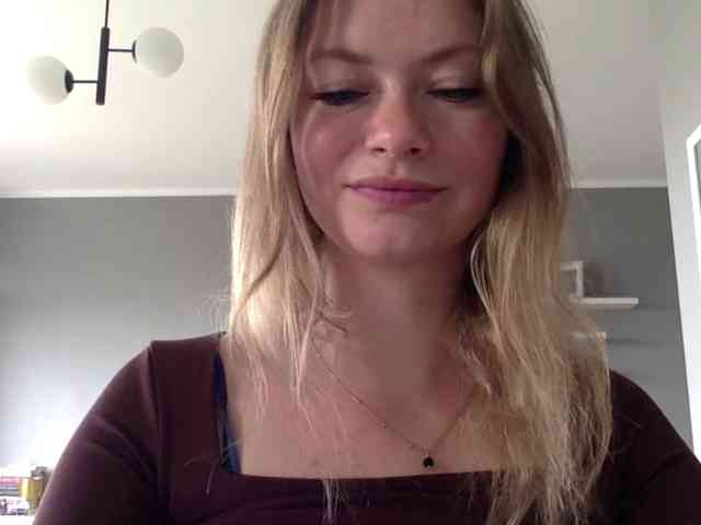 kissMillie webcam