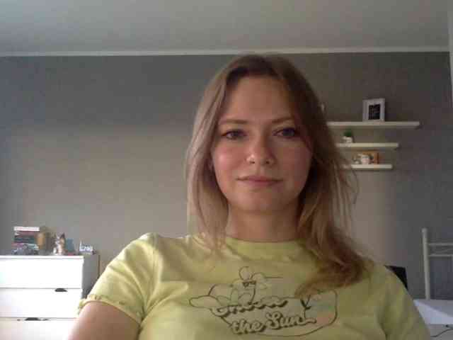 kissMillie webcam