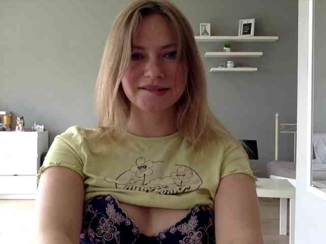 kissMillie webcam