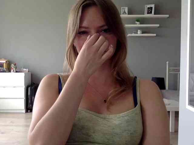 kissMillie webcam