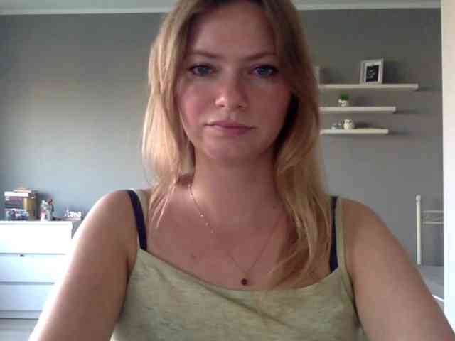 kissMillie webcam