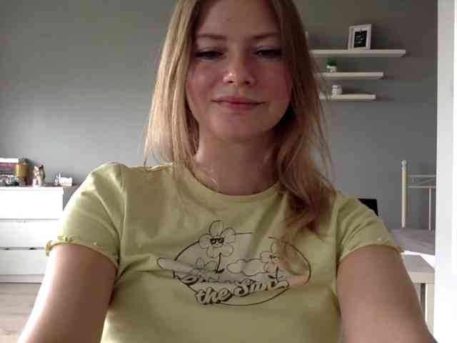 kissMillie webcam