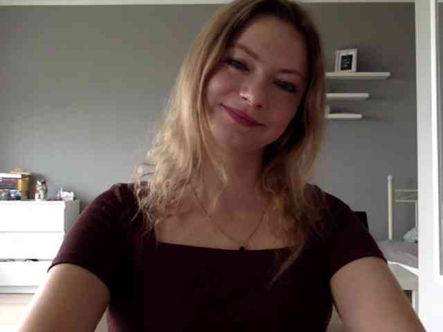 kissMillie webcam