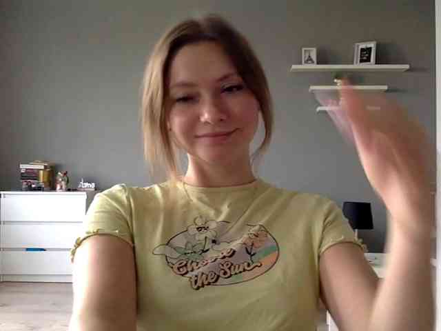 kissMillie webcam