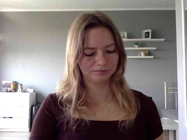 kissMillie webcam