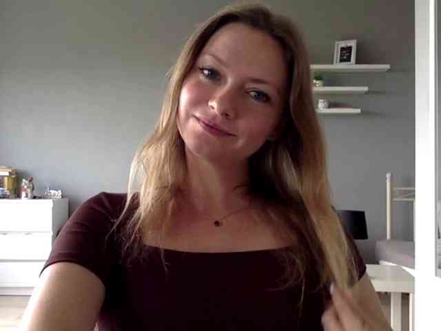 kissMillie webcam