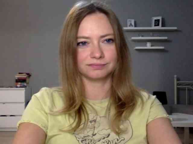 kissMillie webcam