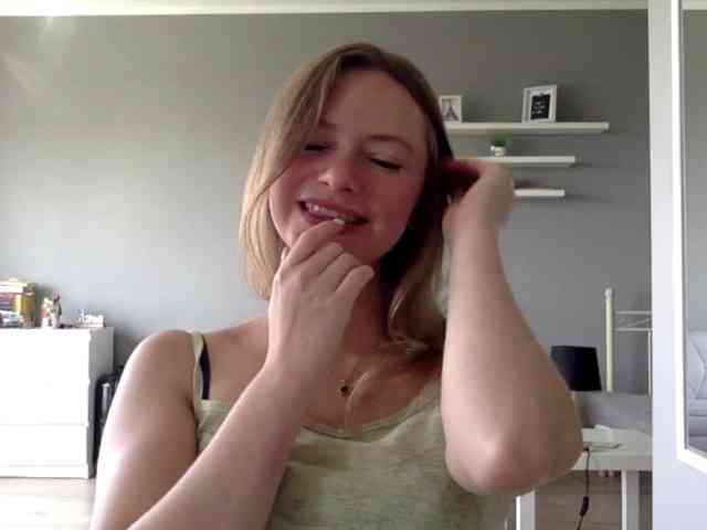 kissMillie webcam