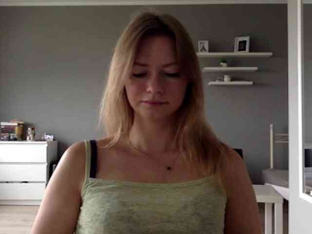 kissMillie webcam