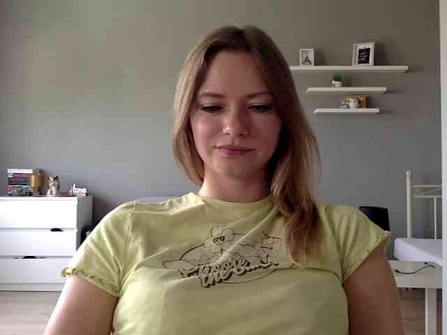 kissMillie webcam