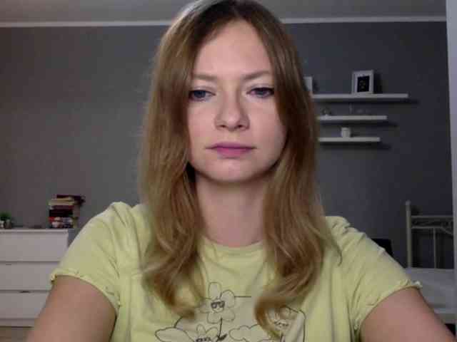 kissMillie webcam