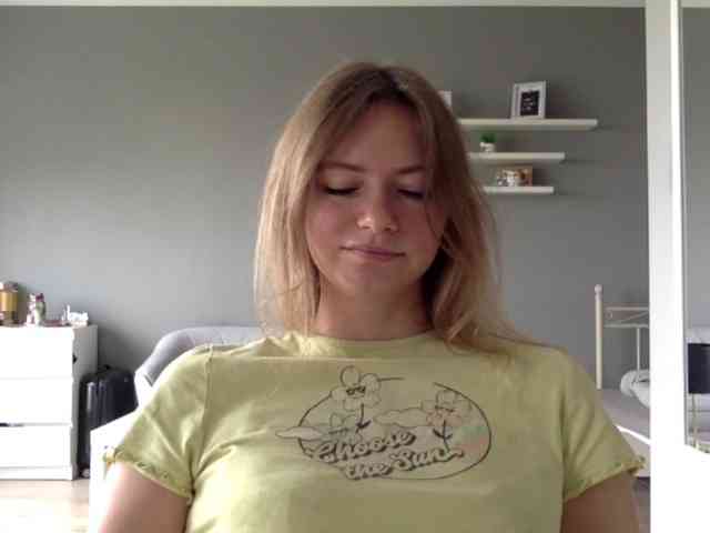 kissMillie webcam