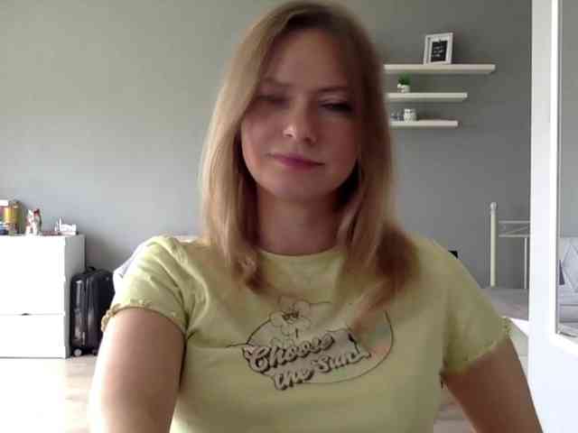 kissMillie webcam