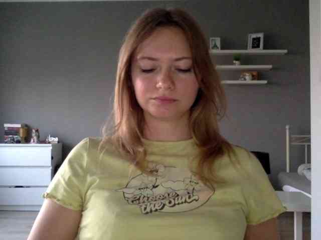 kissMillie webcam