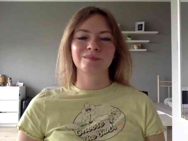 kissMillie webcam