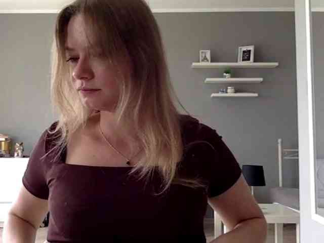 kissMillie webcam