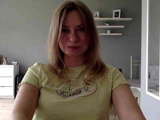 kissMillie webcam