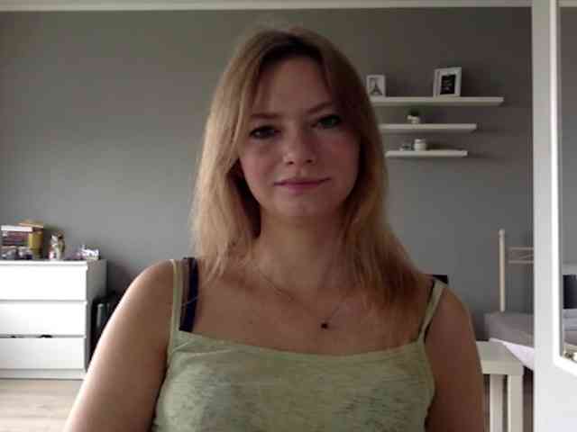 kissMillie webcam