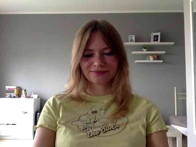 kissMillie webcam