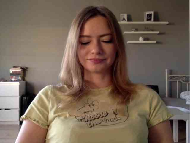 kissMillie webcam