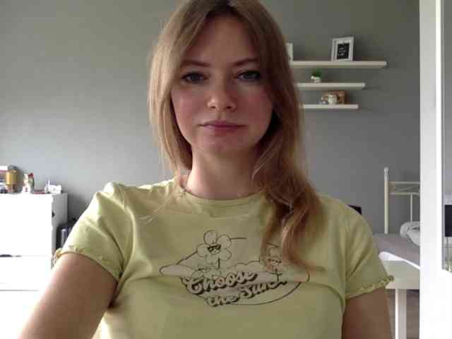 kissMillie webcam