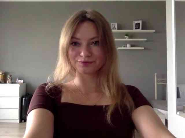 kissMillie webcam