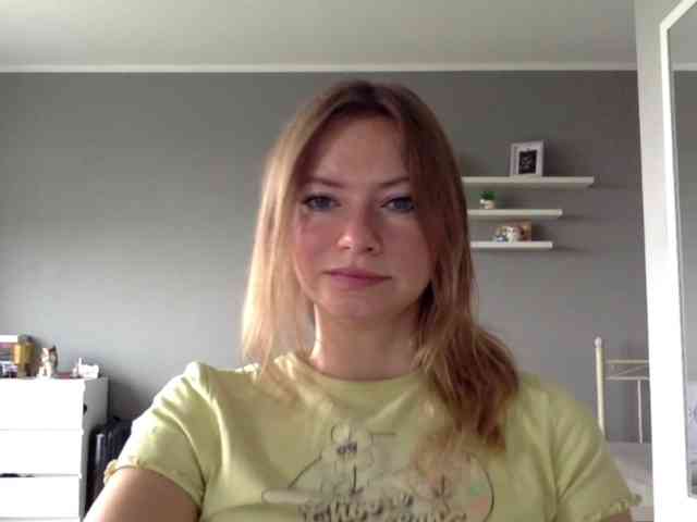 kissMillie webcam