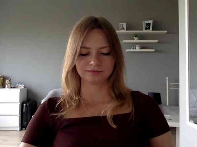 kissMillie webcam