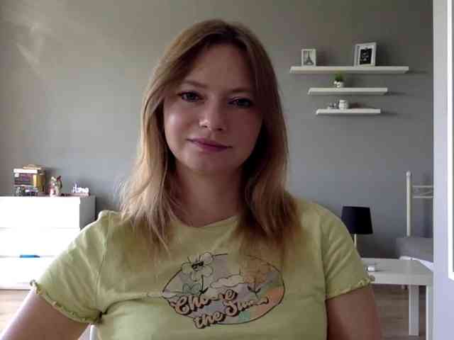 kissMillie webcam