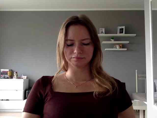 kissMillie webcam