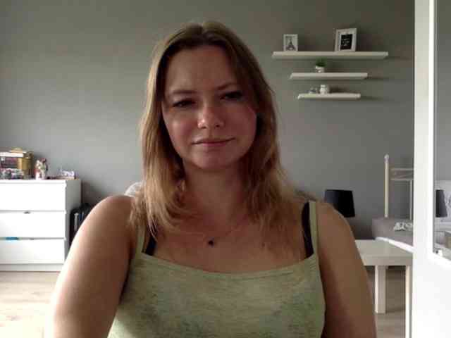 kissMillie webcam