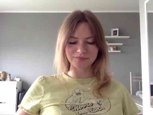 kissMillie webcam