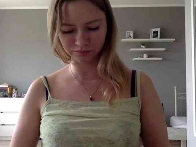 kissMillie webcam